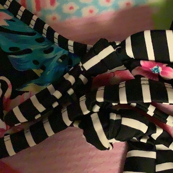 RINGO bikini top black white with beautiful colored flowers on it size medium - Picture 3 of 11